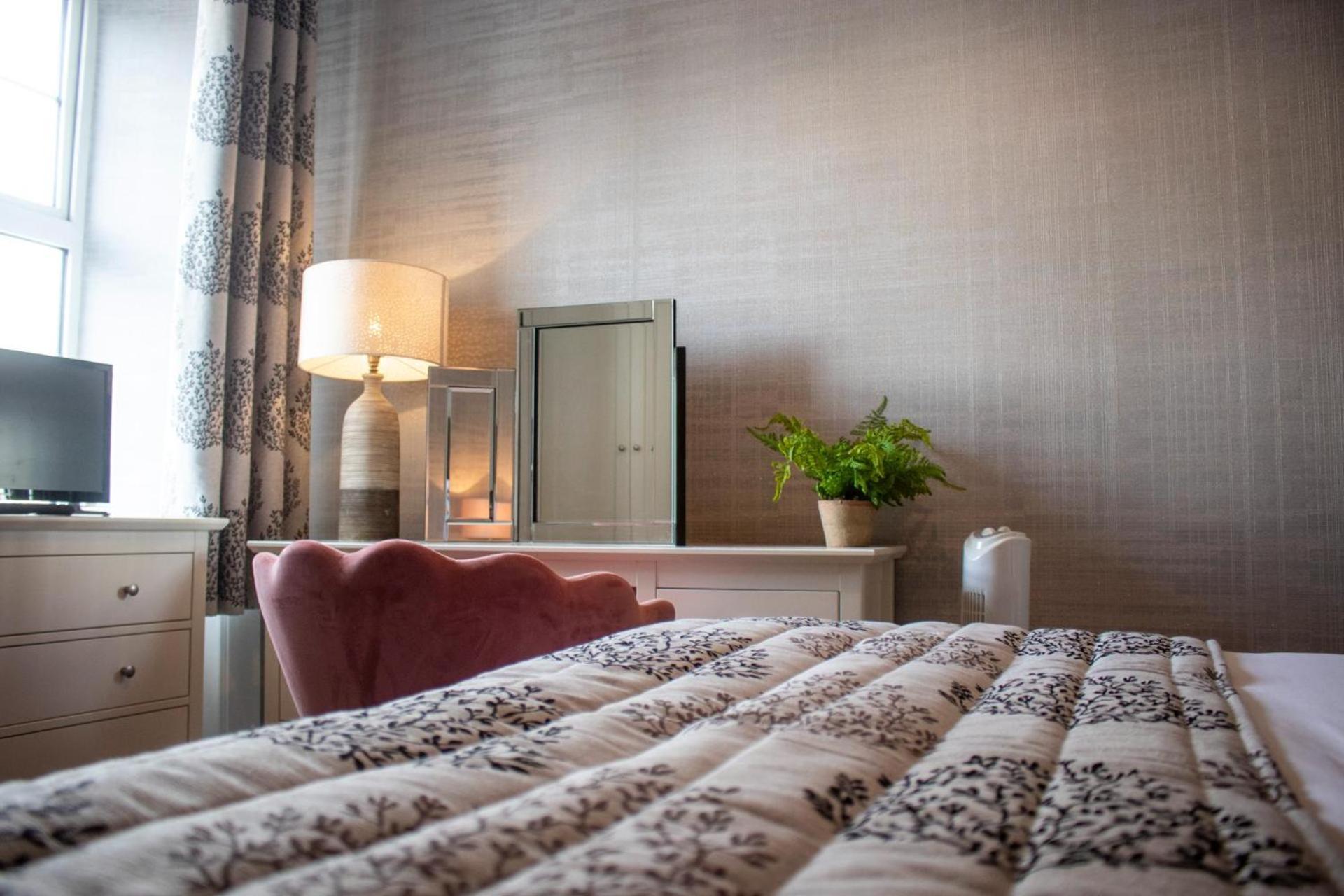 The Loans Inn Трун Екстер'єр фото